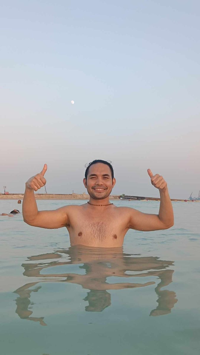 AChrishtian's tweet photo. Abudhabi GOD BLESS https://t.co/BPuJN7V7w7