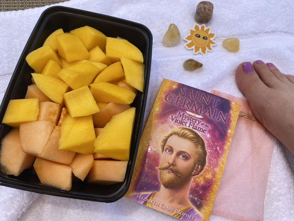 PaisleyPrays's tweet photo. Gearing up for the Lion’s Gate Portal fully opening tomorrow with some high vibrational nourishment for body and mind ☀️🦁🔥💜 https://t.co/vejbcdNwPs