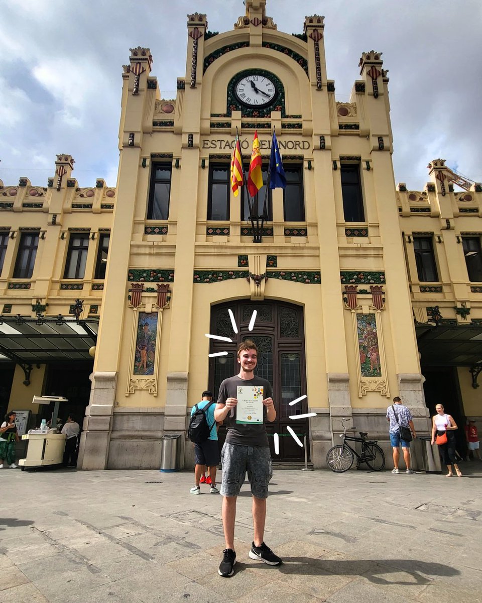 Enhorabuena a Nico, de Alemania, que acaba de terminar sus prácticas en Valencia ! 

#traveltips #studyabroad #studyabroad2023 #discovervalencia #discoverspain #partnershipinternational #erasmus #erasmusplus #experienceabroad #travelgram #travel #keepdiscovering  #travelspain