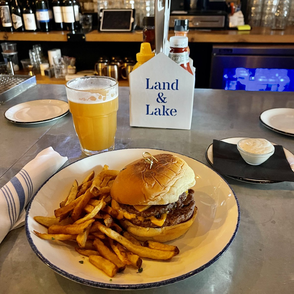 LandLRavenswood's tweet photo. Tomorrow is Tuesday and you know what that means... BURGERS &amp; BREWS! 🍔🍺 Every Tuesday enjoy a burger and fries with a pint of featured beer for $15.
•
#EEEEEats #infatuationchi #eaterchicago #chicagoeats #chicagofoodie #fabfoodchicago #chicagofoodauthority #312food https://t.co/ySG1a8mHGf