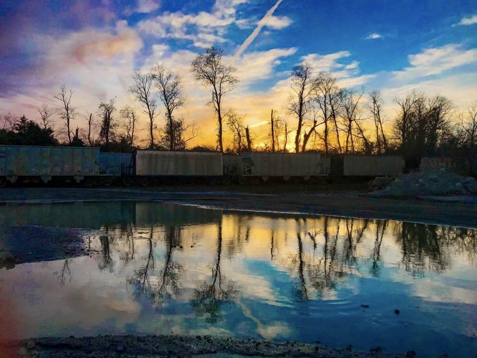 PicsCousin's tweet photo. Sunset in Springfield, Va. while working for Vulcan Materials #Virginia #sunset #reflection #vulcanmaterials #northernvirginia https://t.co/Ja6UMroDqD