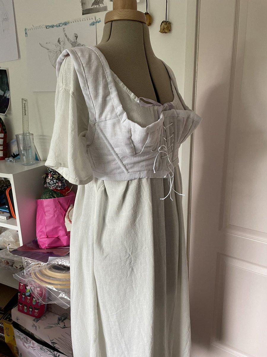 The first two garments I’ve ever made and they’re historical (obvs). Here’s my regency chemise and stays #historicaldress #dresshistory