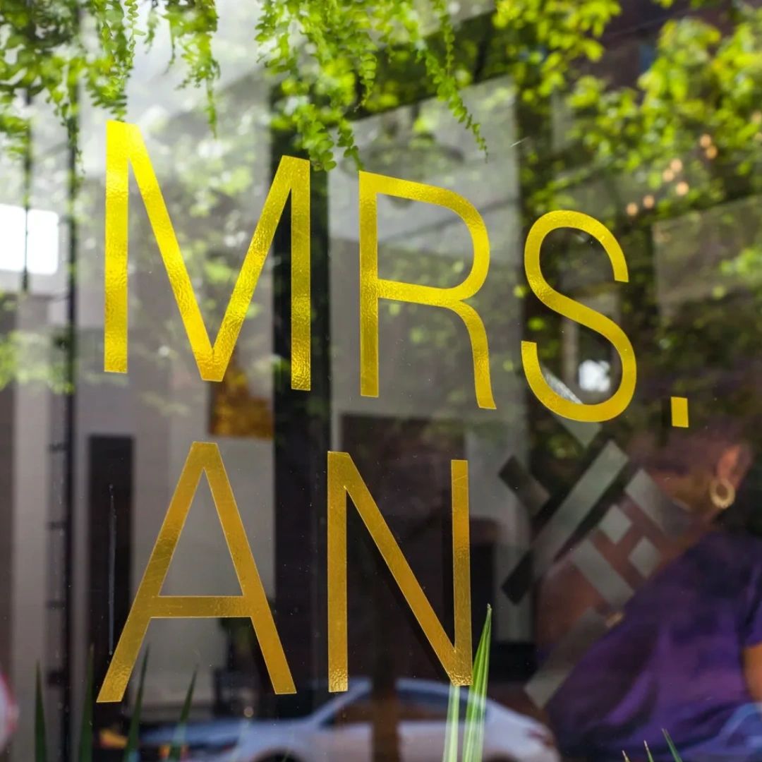 mrsanthai's tweet photo. Behind these windows is a room filled with friendly staff and the aromas of freshly-prepared Thai dishes! Tell us why you love visiting Mrs. An in the comments below. https://t.co/gvFCFkZkVP