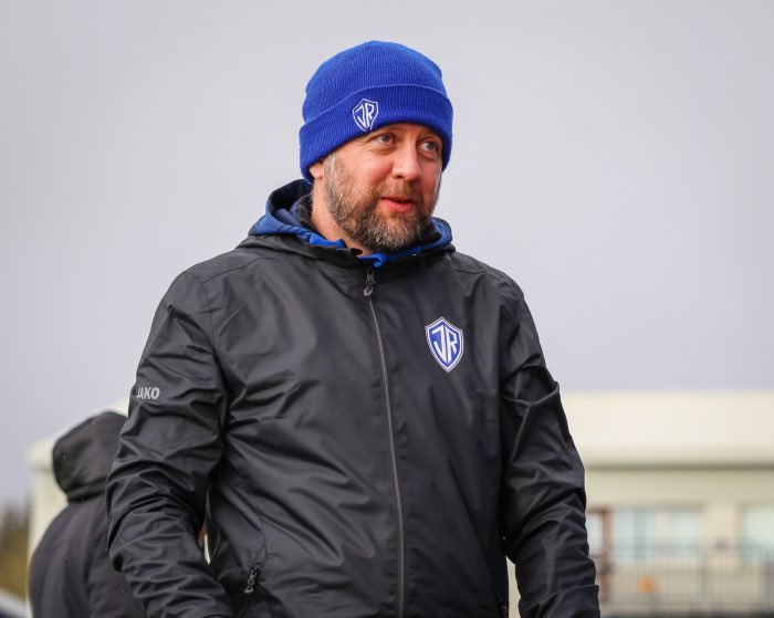 IRFotbolti's tweet photo. Næsta miðvikudagskvöld fá hlaðvarpsbræður @johannbirnir í heimsókn. Farið verður yfir glæsilegan feril Jóhanns. Einnig verður farið yfir tímabil ÍR og framhaldið🤍💙
#askjoe verður á sínum stað. Ertu með spurningu á Jóhann? Hentu henni á okkur og þú færð svar á miðvikudaginn!🤝 https://t.co/WHDLh0UvUE