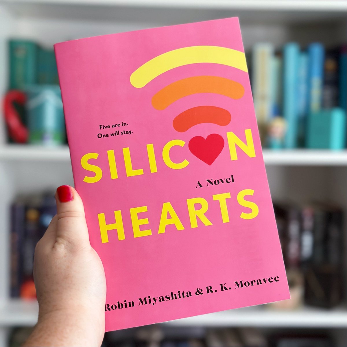 Happy book birthday to Silicon Hearts by Robin Miyashita & R.K. Moravec! Get your copy now: di.sn/6003PkARc