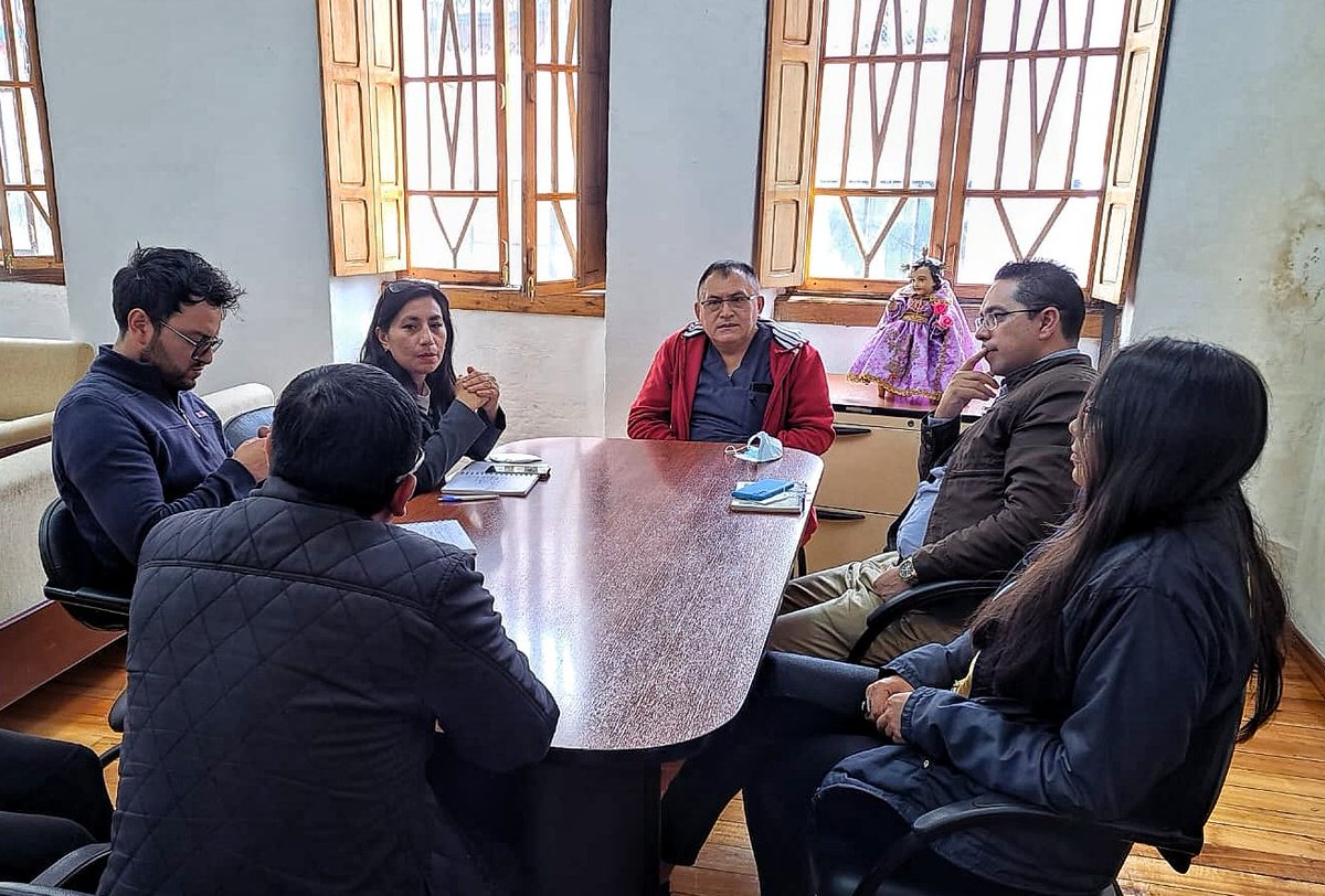 caaesanlazaro's tweet photo. #NuestroTrabajoContinúa | Hoy Juan Ayala director del #CAAESanLázaro y el equipo financiero se reunieron con tesorería y contabilidad de @Salud_Ec delegados del área financiera de @Salud_CZ9 para el análisis y revisión contable, el control de ejecución presupuestaria del centro. https://t.co/H0OtPQWfVt