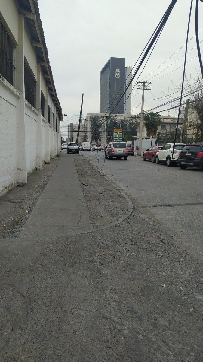 luizitz's tweet photo. @MuniCerrillos , cables cortados obstruyendo el tránsito, con peligro de caída de poste. Reclamo reiterado y aún no hay solución. Esto es en piloto lazo con Pedro Aguirre cerda. https://t.co/rVsGICQwln