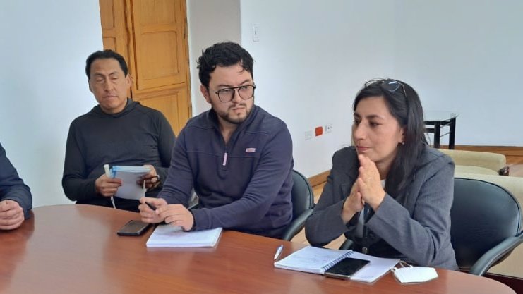 caaesanlazaro's tweet photo. #NuestroTrabajoContinúa | Hoy Juan Ayala director del #CAAESanLázaro y el equipo financiero se reunieron con tesorería y contabilidad de @Salud_Ec delegados del área financiera de @Salud_CZ9 para el análisis y revisión contable, el control de ejecución presupuestaria del centro. https://t.co/H0OtPQWfVt