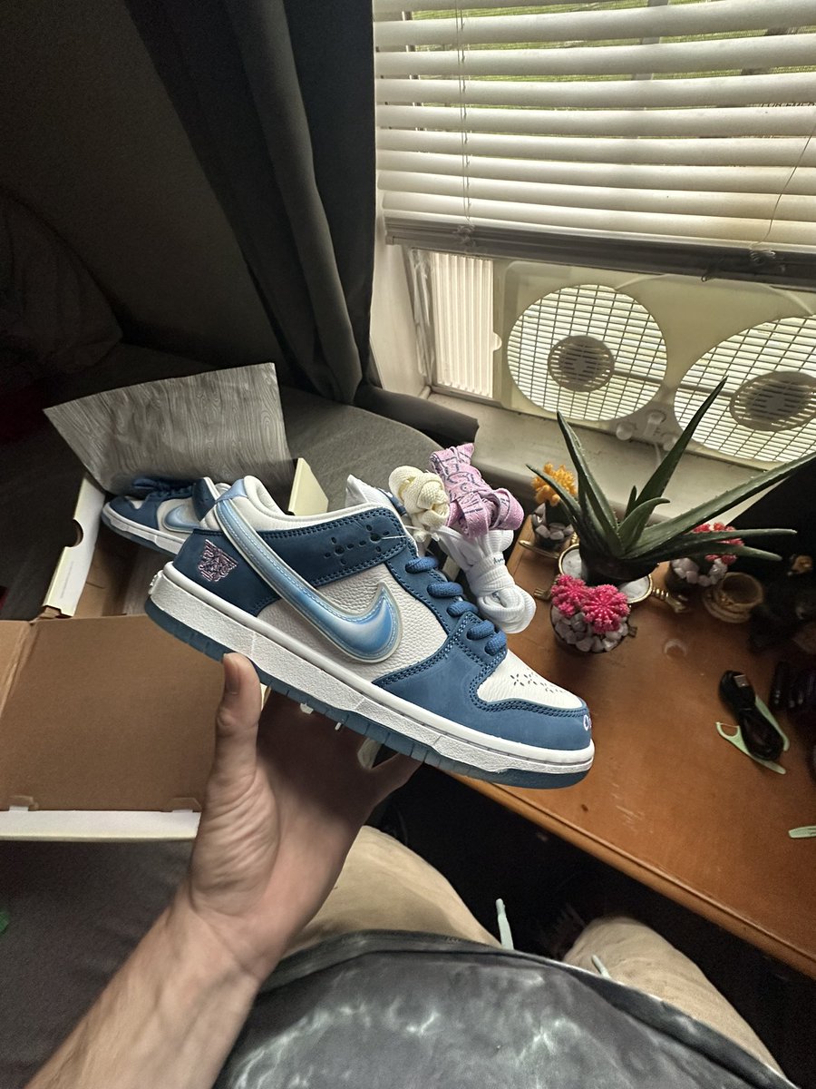 zebco999's tweet image. More detailed look at the B&amp;amp;R sb dunks. THESE ARE REPS!! 🗣️👀🤷🏽‍♂️ I have no shame. My rep guy has better QC than Nike does. I promise!  #replicas #reps #born #raised #oneblock #atatime #nike #dunks #mailcall #ChristmasinAugust #sneakerhead #snkrs