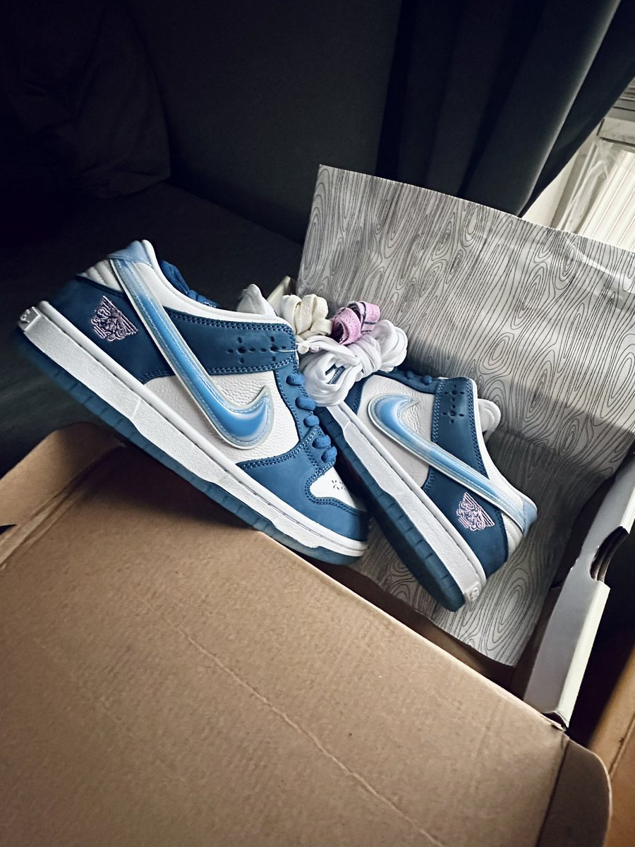 zebco999's tweet image. More detailed look at the B&amp;amp;R sb dunks. THESE ARE REPS!! 🗣️👀🤷🏽‍♂️ I have no shame. My rep guy has better QC than Nike does. I promise!  #replicas #reps #born #raised #oneblock #atatime #nike #dunks #mailcall #ChristmasinAugust #sneakerhead #snkrs
