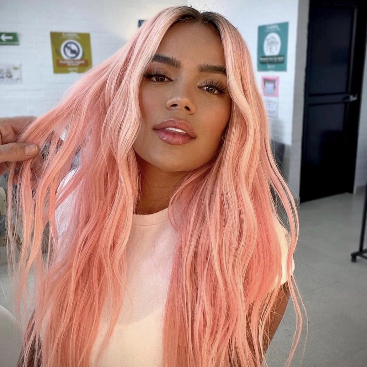 Kali Uchis is featured on Karol G’s upcoming album “MAÑANA SERÁ BONITO (BICHCOTA SEASON)” with a song called “Me Tengo Que Ir” out this FRIDAY!! 🩷🩷
