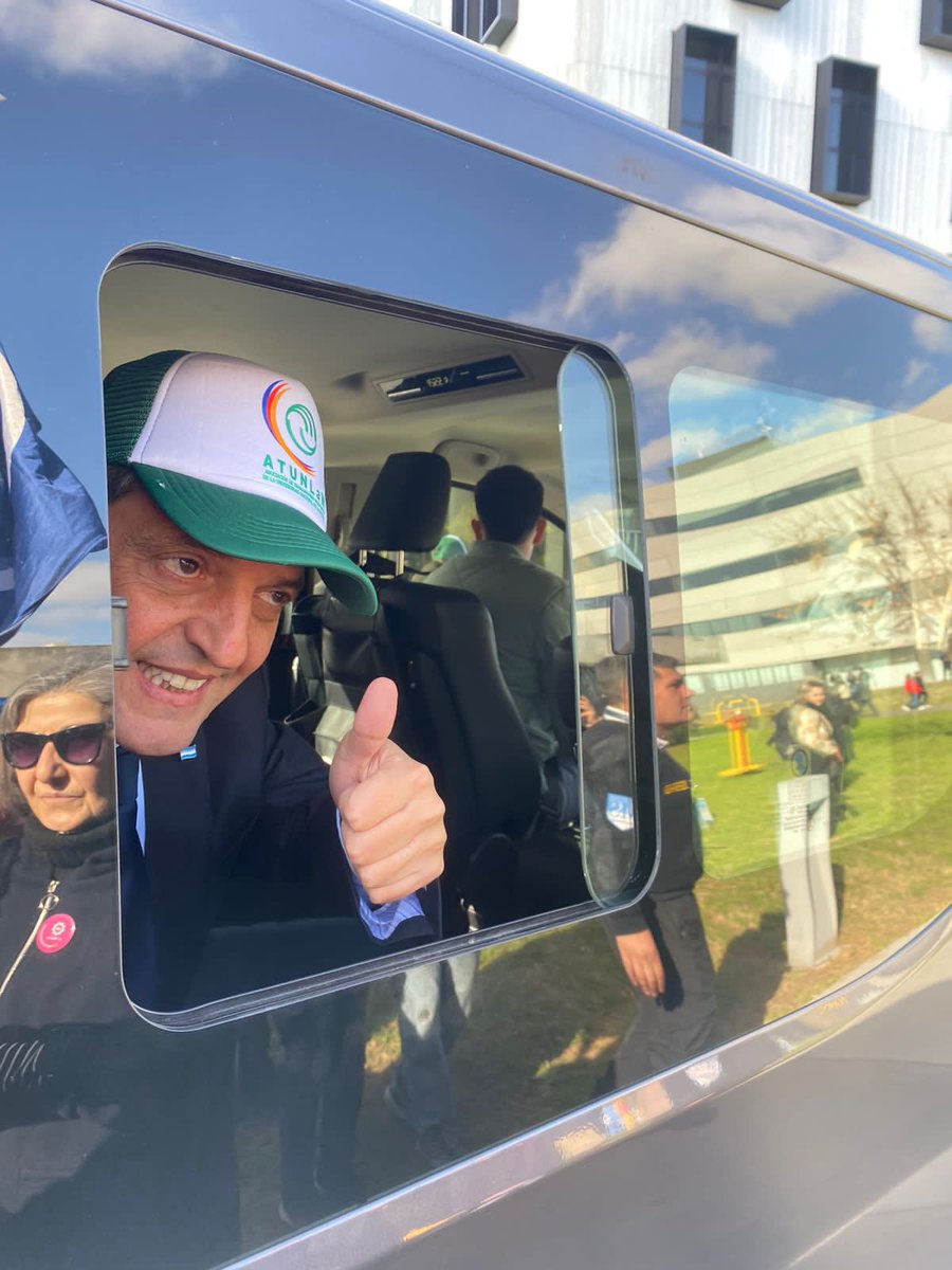 SergioBogochwal's tweet photo. El Ministro de Economía y predicandidato a presidente @SergioMassa apoyando a la @UNLaMoficial 💪🏼 

Vamos por la renovación de La Matanza junto a @patriciacubria 

#CubriaIntendenta
#ChauEspinoza 
#RenovemosLaMatanza https://t.co/r3hv1mFwEo