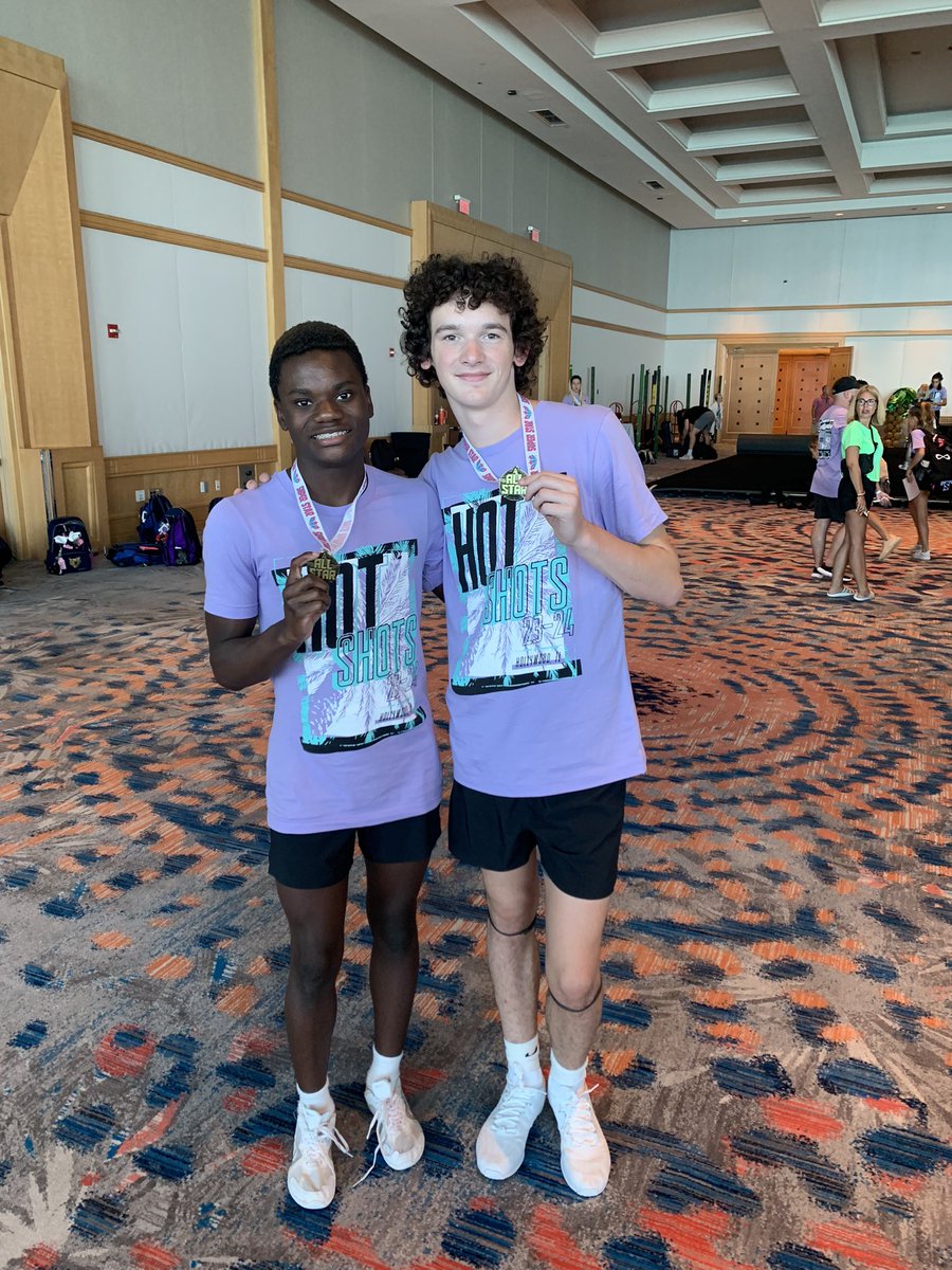 ICETHUNDER5's tweet image. We had the best time at Hot Shots!  What an honor to work with some of the best people in our industry. We learned so many new things and got to bond more as a team! Shout out to our Hot Shot tumbling winners, Connor and Judah. Also, Kaylee, on receiving one of the scholarships!