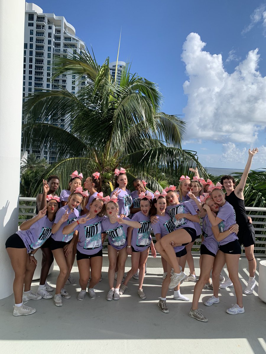 ICETHUNDER5's tweet image. We had the best time at Hot Shots!  What an honor to work with some of the best people in our industry. We learned so many new things and got to bond more as a team! Shout out to our Hot Shot tumbling winners, Connor and Judah. Also, Kaylee, on receiving one of the scholarships!