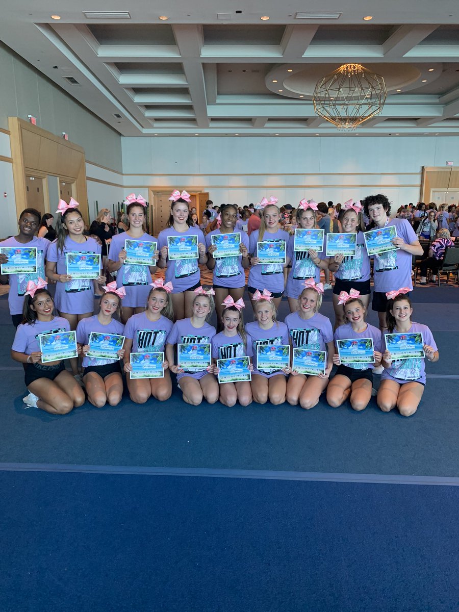 ICETHUNDER5's tweet image. We had the best time at Hot Shots!  What an honor to work with some of the best people in our industry. We learned so many new things and got to bond more as a team! Shout out to our Hot Shot tumbling winners, Connor and Judah. Also, Kaylee, on receiving one of the scholarships!