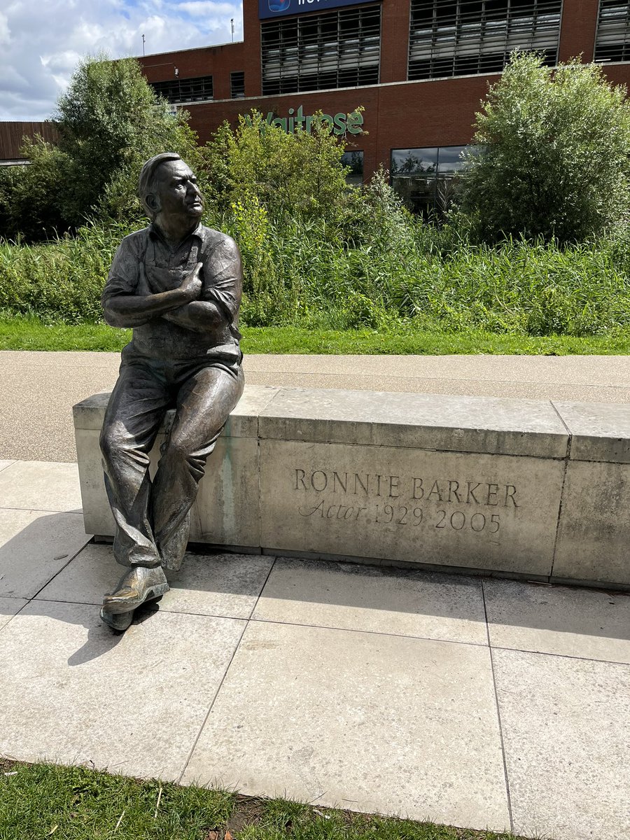 Aylesbury is the provincial capital of celebrity statues #DavidBowie #RonnieBarker