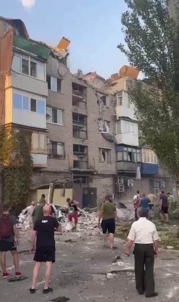 Manche Nachrichten treffen einen besonders: Raketenangriff auf #Pokrovsk, eine Pizzeria und ein Hotel. DIE Pizzeria und DAS Hotel,wo wir etliche Male schliefen u aßen. Heute mind 5 Menschen getötet,31 verletzt. Naive Frage an eine Anwohnerin, mit der ich in Kontakt bin:Gab es …