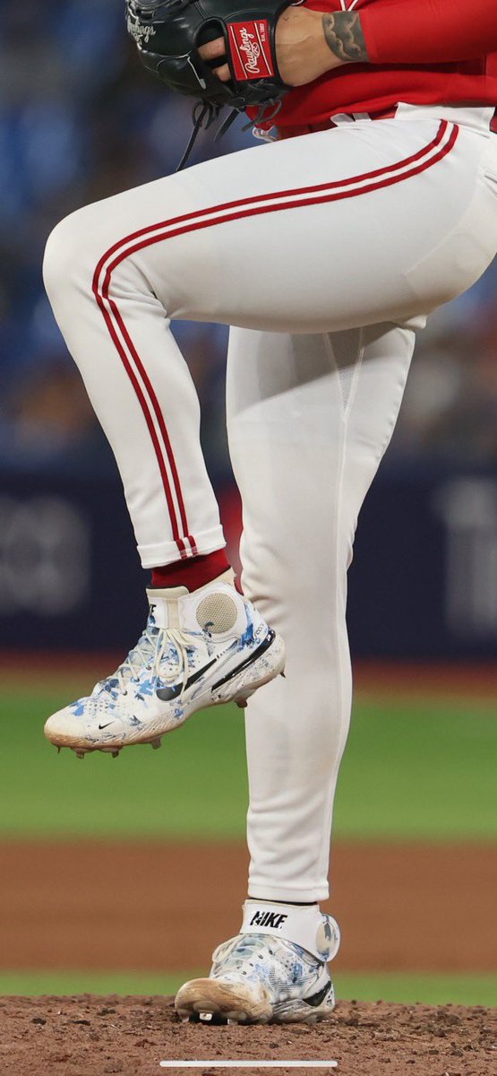 ETreuden's tweet photo. Have you ever noticed the spikes that Bowden Francis wears on the mound? Turns out, his 2 year old son was painting one day and Francis had him paint his spikes. Now he gets to have his son with him every time he’s on the mound. Nice story that hasn’t gotten enough love this year https://t.co/LRksbCbEHr
