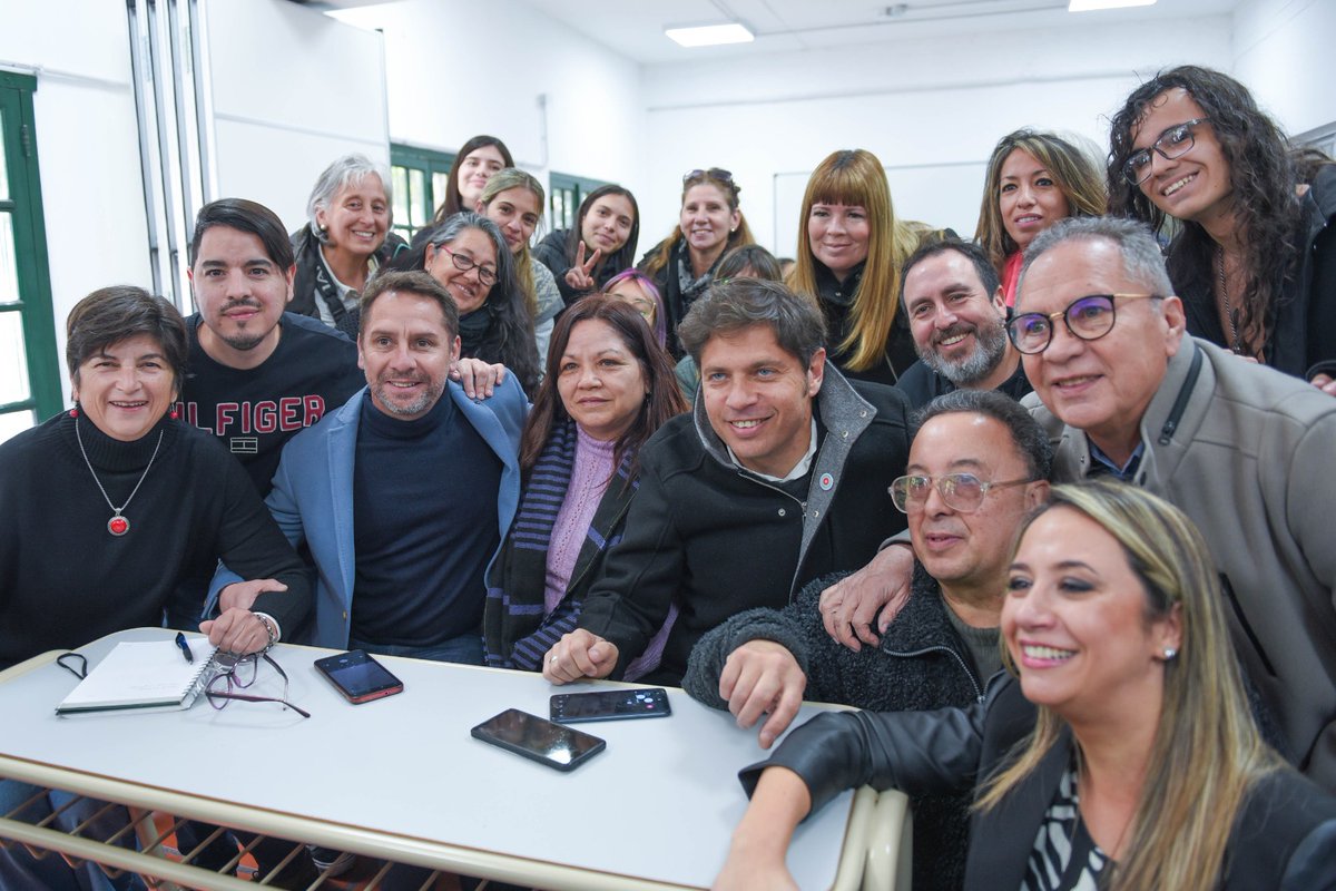 PablocDescalzo's tweet photo. Gracias @Kicillofok por visitarnos y recorrer diferentes espacios de #Ituzaingó en los que trabajamos, día tras día, para ampliar derechos. ¡Vamos por más! https://t.co/3dfpbGMt9n