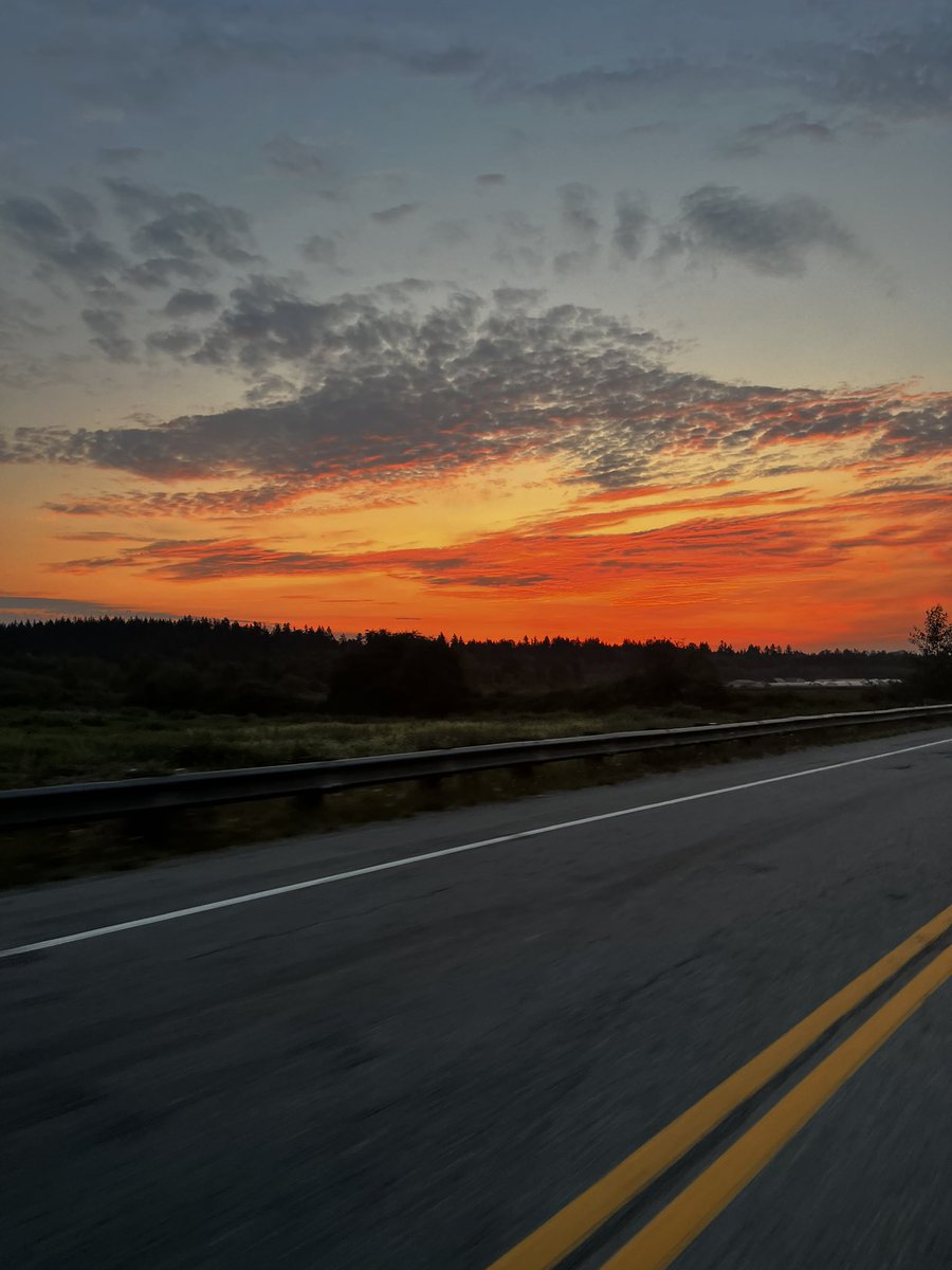 sightZz07's tweet photo. New Drop‼️

‘The Rush’ 

“As the morning rises, many get ready for their day, but do you ever stop to see the beauty right in front of you?”

Decided to do a fiery moment, as my working days I wind down with this view💞

1/1 on objkt starting at 10 tezos! 

Link available 👇🏾 https://t.co/sgvIaL7W26