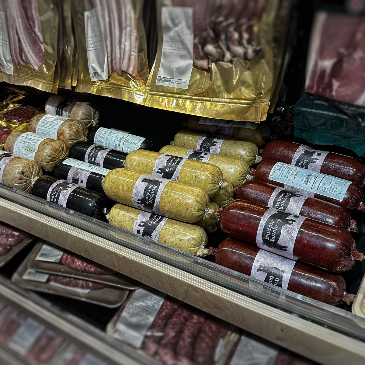 fruitpigcompany's tweet photo. Great to watch A Cotswold Farmshop on @Channel4 this evening. Proud our nosh is part of the fantastic offerings in the farmshop. #gloucesterservices #blackpudding #whitepudding #haggis https://t.co/wA5kApngtD