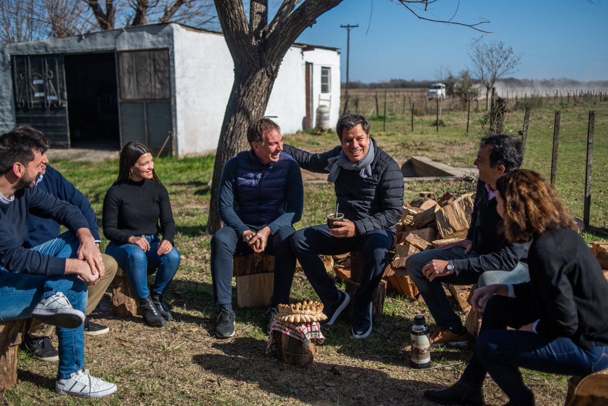 ManesF's tweet photo. Gracias @diegosantilli por visitar mi querido Salto. Gracias a los saltenses por el cariño de siempre. Una Argentina, una provincia y un Salto mejor es posible. 🇦🇷 https://t.co/KM1EhqMl8H