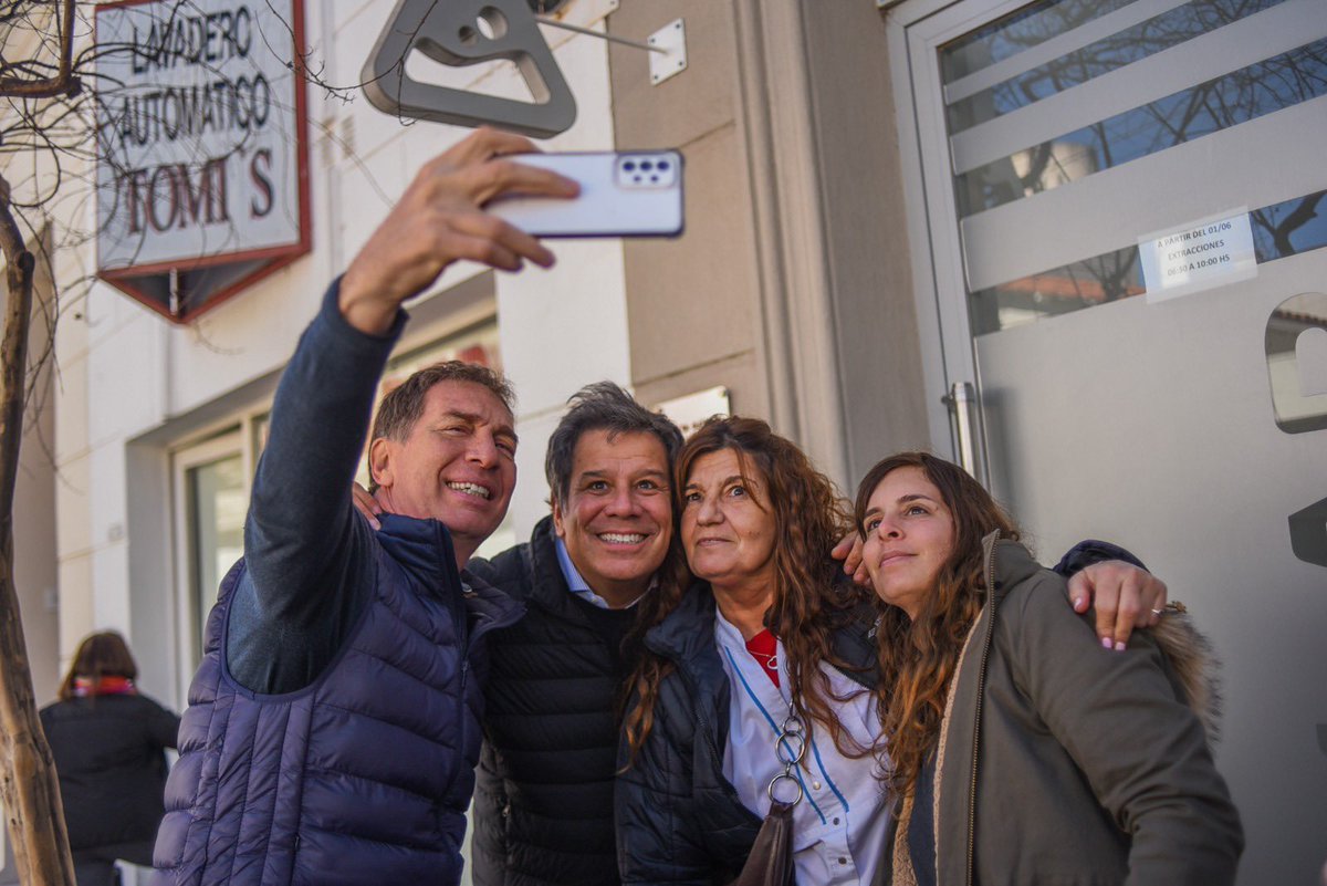 ManesF's tweet photo. Gracias @diegosantilli por visitar mi querido Salto. Gracias a los saltenses por el cariño de siempre. Una Argentina, una provincia y un Salto mejor es posible. 🇦🇷 https://t.co/KM1EhqMl8H