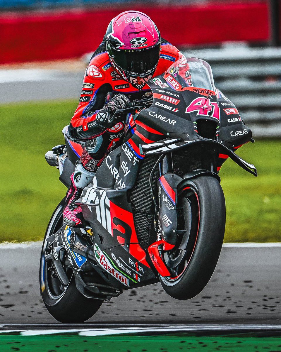 AleixEspargaro's tweet photo. Bona nit. https://t.co/Ky3YWXF8kQ
