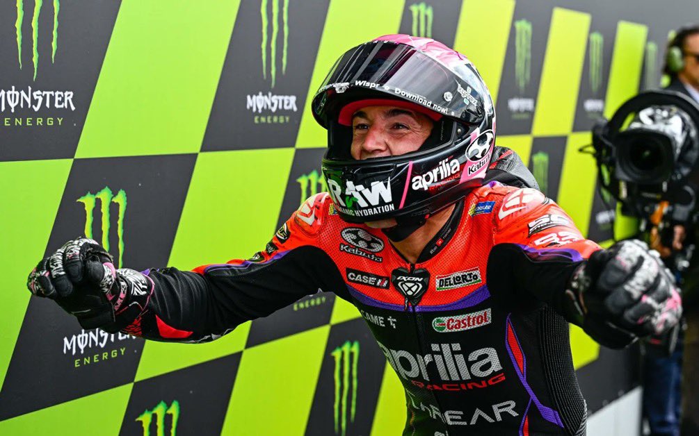 AleixEspargaro's tweet photo. Bona nit. https://t.co/Ky3YWXF8kQ