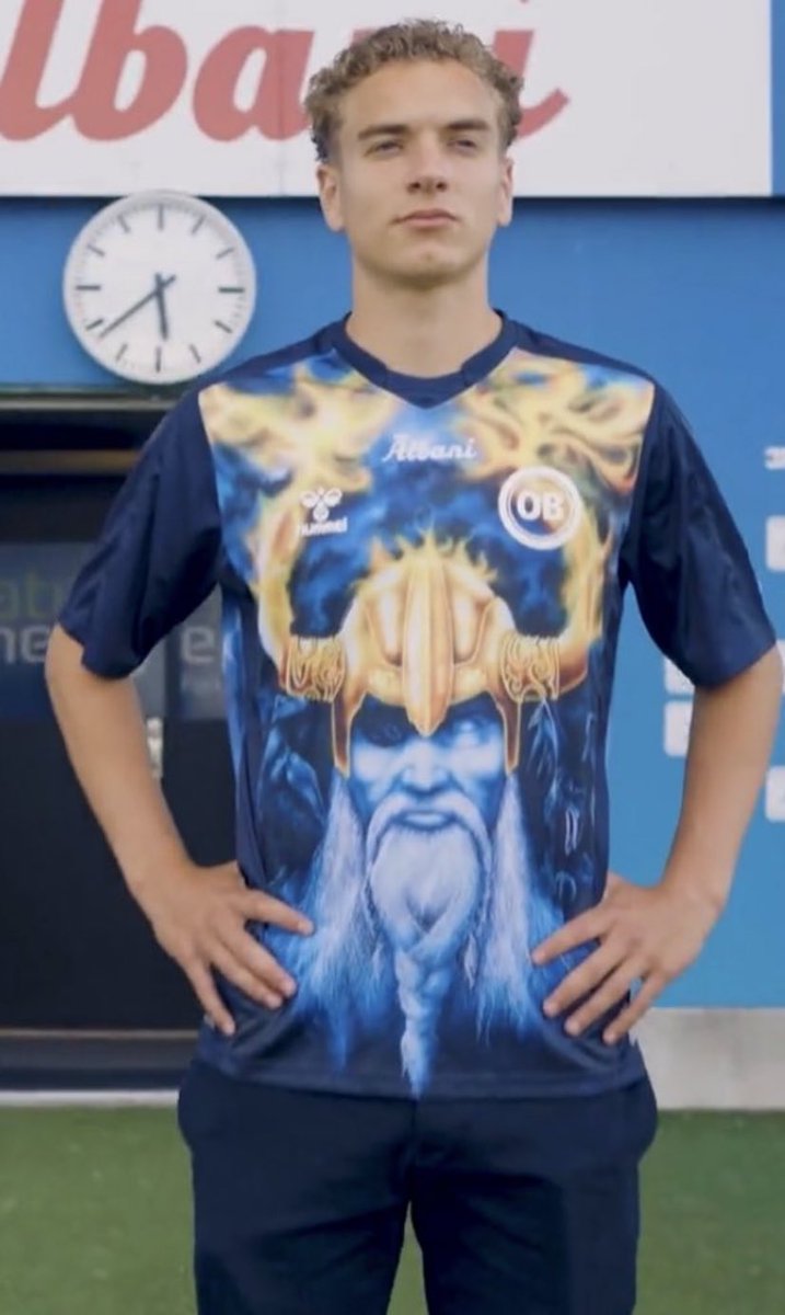 ReShirtDK's tweet photo. Vi kommer ikke udenom at nævne OBs prematch trøje - og det er ikke for det gode. Det ligner noget man køber til en dårlig metalkoncert. Sorry OB, det er en kæmpe ommer! #sldk https://t.co/XvSALn8GaE