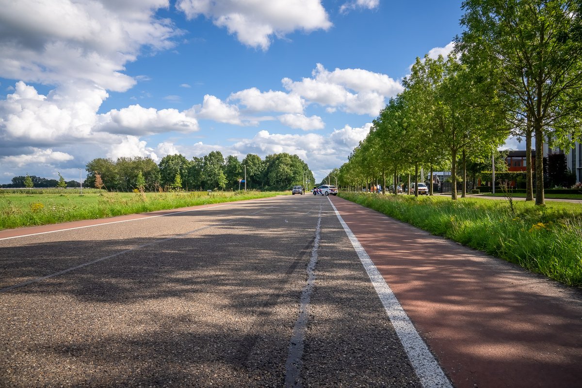 Reality_Photo's tweet photo. Maandag aan het eind van de middag is een motorrijder gewond geraakt bij een eenzijdig ongeval op de Abt van Engelenlaan in Nieuwkuijk.

De motorrijder is met onbekend letsel overgebracht naar het ziekenhuis. https://t.co/cxvb743mHB