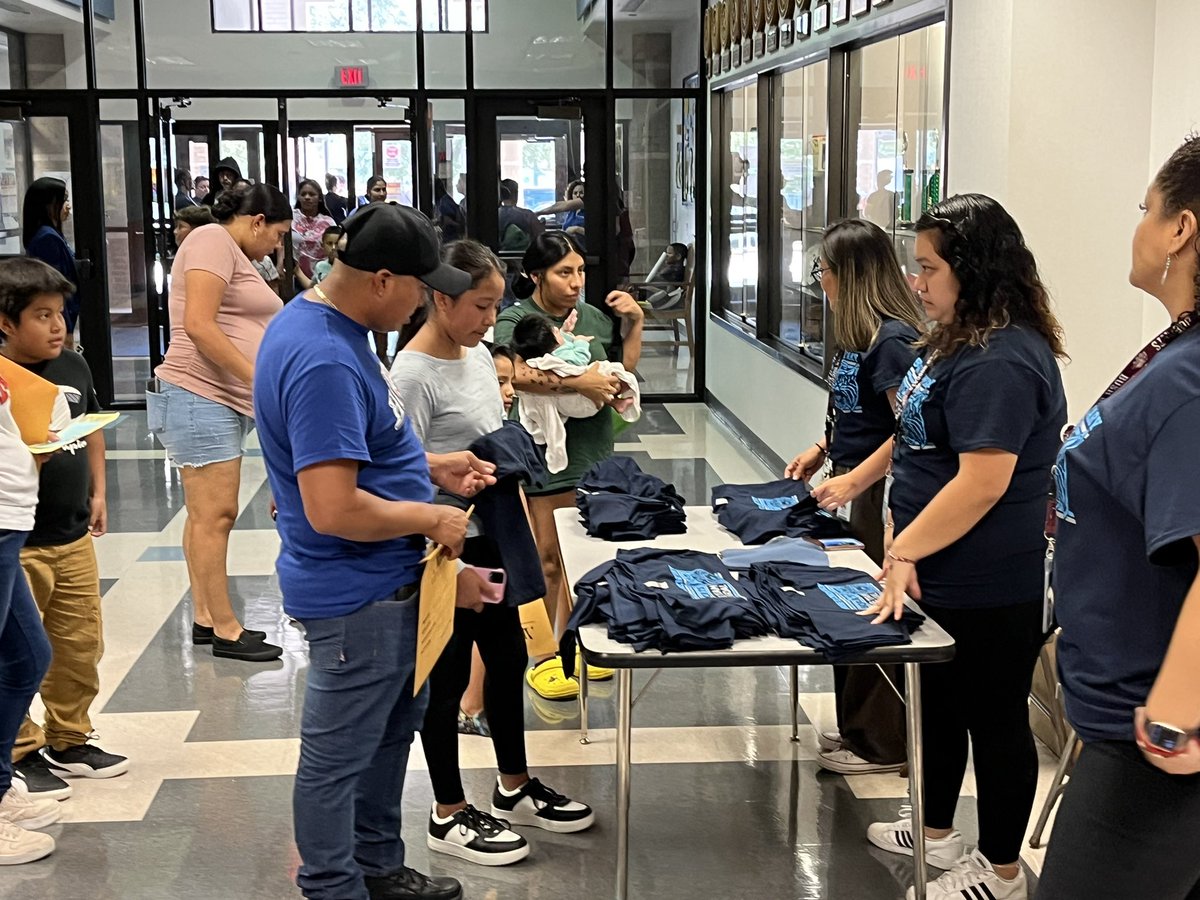MatturroMEd's tweet photo. Meet the Teacher is underway!!! All hands on deck….#CarriderTsgs #Tshirtsales #Classlists https://t.co/zotzS2WcWk
