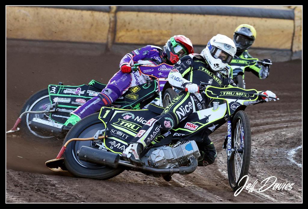 SpeedwayGB's tweet photo. 🏁 𝗥𝗘𝗦𝗨𝗟𝗧!
🏆 Sports Insure Premiership
🏟 East of England Arena

🐆 @PboroPanthers 43
🧙‍♂️ @ipswichspeedway 47

➡️ In-form Witches come from behind to charge into play-off places as Sayfutdinov bags a max.

📊 Agg score: 79-101
#️⃣ #PETIPS #britishspeedway🇬🇧
📸 Jeff Davies https://t.co/783GNNneMS