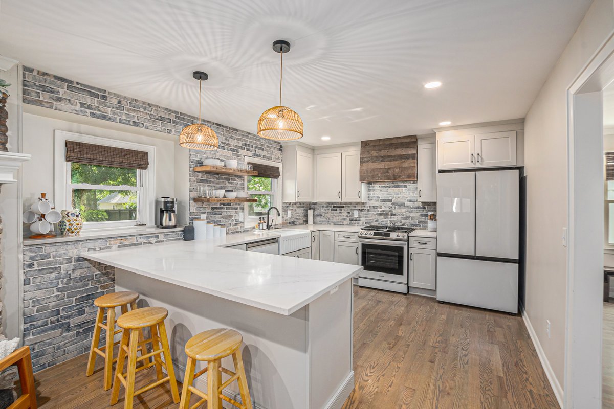 Bicren24's tweet photo. TAKE A LOOK!! 👀👀
Check out this First Floor Renovation we recently did! 🤩
Overall we upgraded the functionality, aesthetics, increased storage, upgraded appliances, and created an improved living experience! And of course we added value 😉
📲📲 (913) 608-4667
#homerenovation https://t.co/uK5YhW63YZ