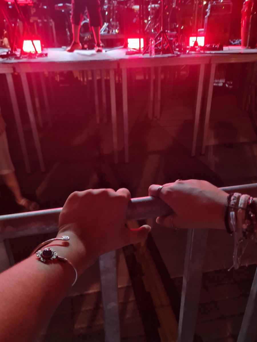 tbslonelyrry's tweet photo. retweet for barricade at your next concert !! https://t.co/eL2XF9t2cS