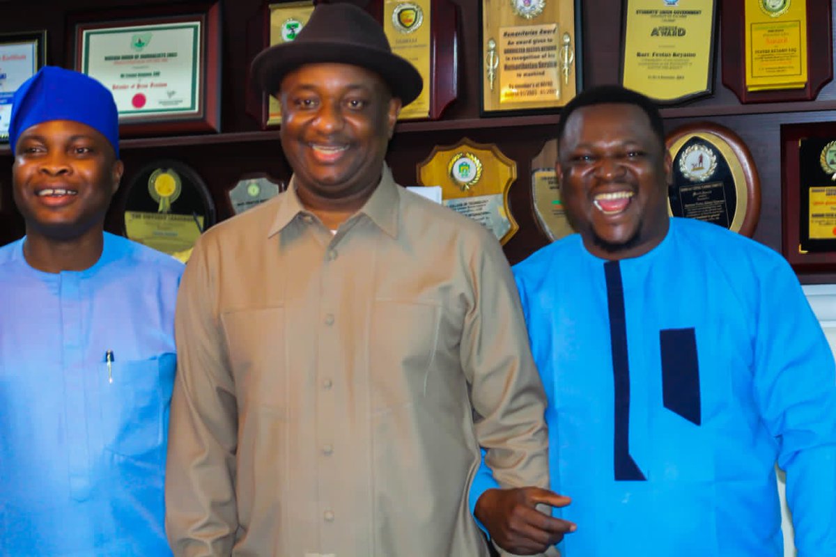 gbengasaka's tweet photo. And it ended in praise...๐ฅณ. Congratulations to the Hon. Minister of the Federal Republic of Nigeria๐ณ๐ฌ
#BlueCapMagic ๐๐
#MinisterialScreening https://t.co/rLWBJgQCRJ