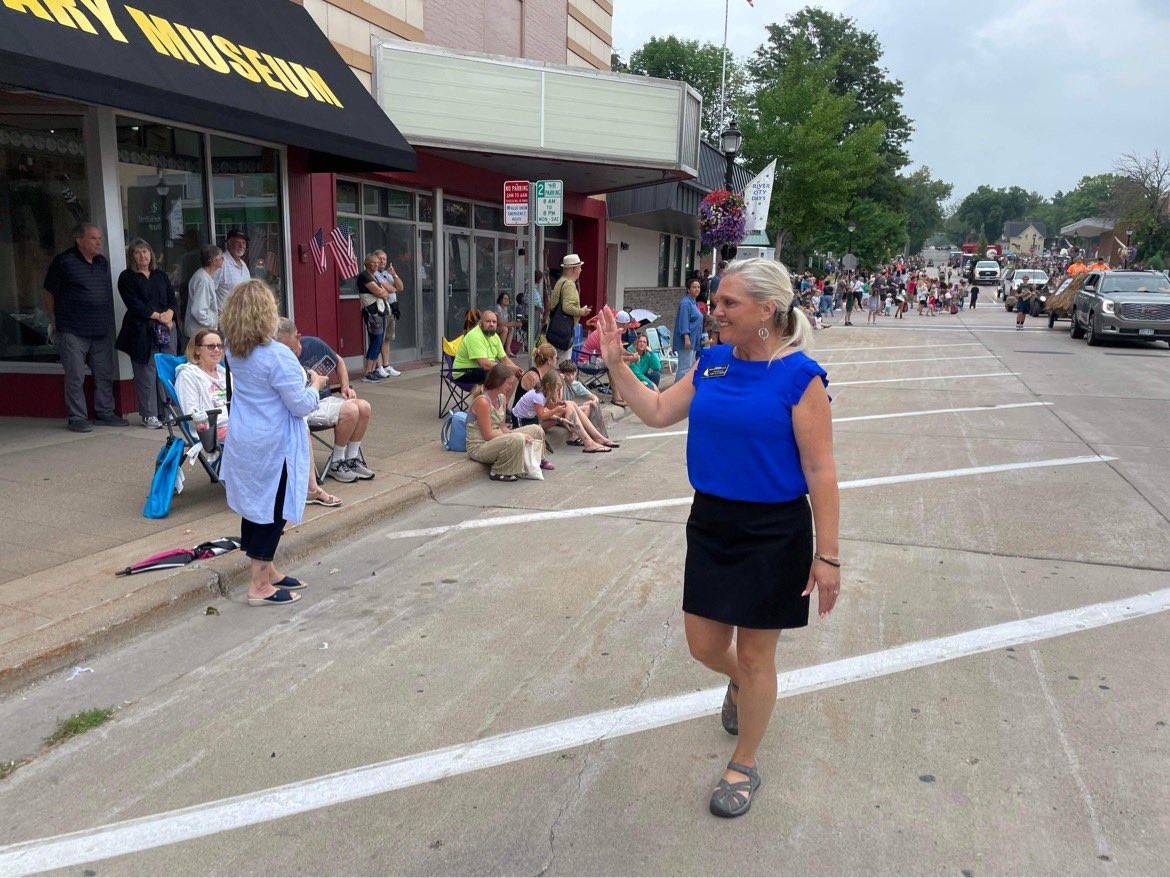 PamAltendorf's tweet image. RED WING Parade 2023
🌟Highlights🌟
The kids! The high-fives and smiles! They’re always #1!
The people who said things like:
🇺🇸“We’re with you!”
🇺🇸”Keep fighting!”
🇺🇸”I love your newspaper column!”
🇺🇸”We support #lessgovernment and #morefreedom too!”