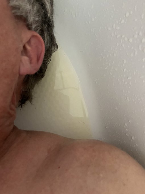 The tub has officially been christened. https://t.co/mZzJWyp9UG