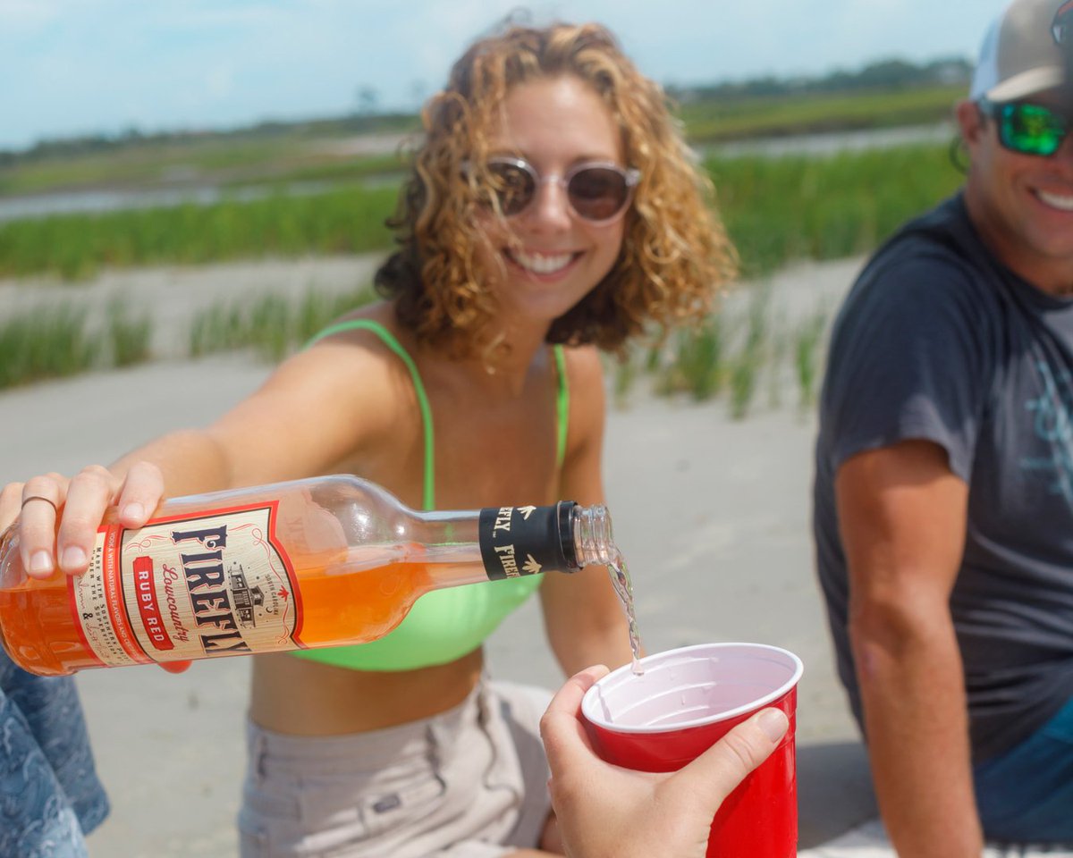 Lighting up our taste buds these days is our Ruby Red ⚡️ The grapefruit flavor you know &amp; love, with a Firefly kick ✨

#grapefruitvodka #fireflyvodka #rubyredvodka #rubyred #firefyspirits

fireflyspirits.com/where-to-buy/