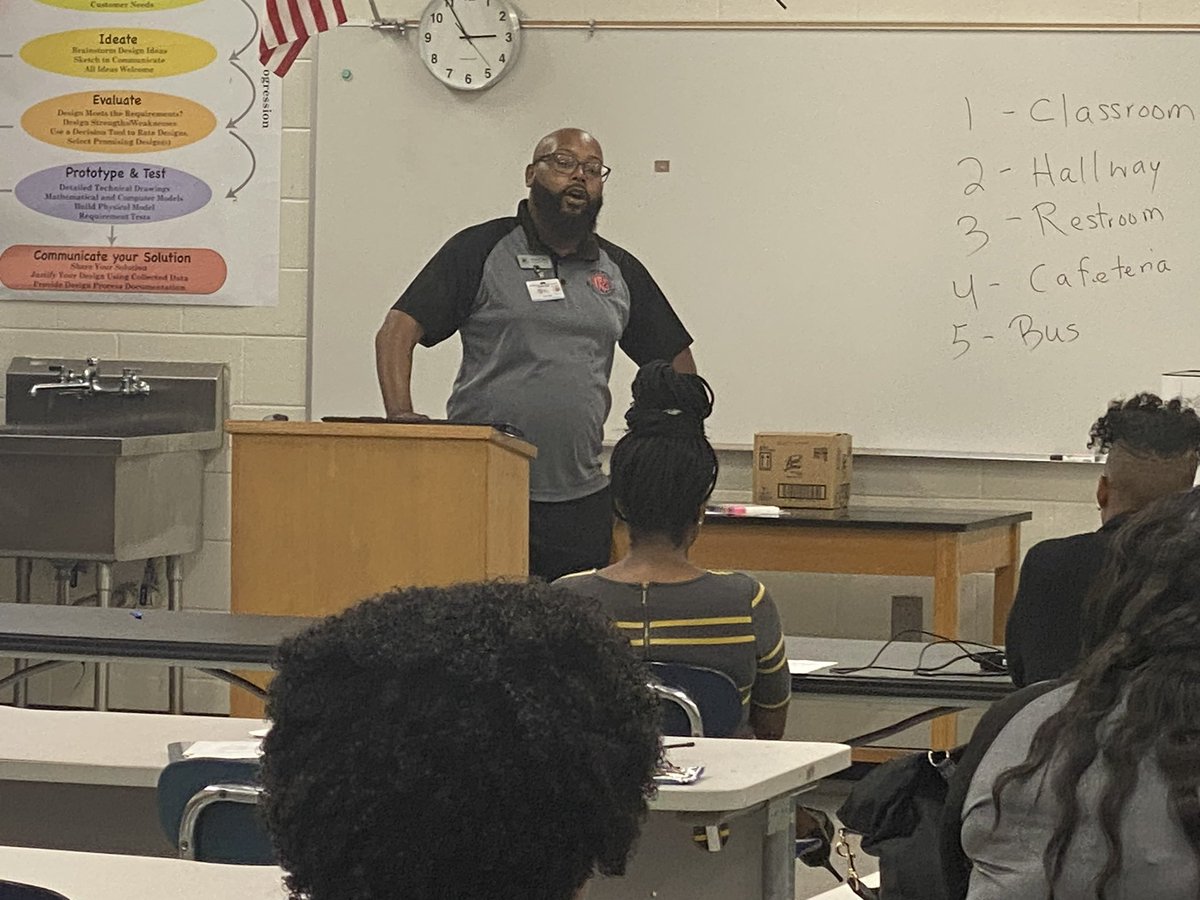 ScientistDavis's tweet photo. Ensuring @cowanroad1 teachers are equip with the tools necessary for a successful administration of the @iReady diagnostic assessment #TestingCoordinator #PanthersWillWin @howsergonnabe3 @TiffCampbell98 @GriffinSpalding https://t.co/IKcLTuG4Hf