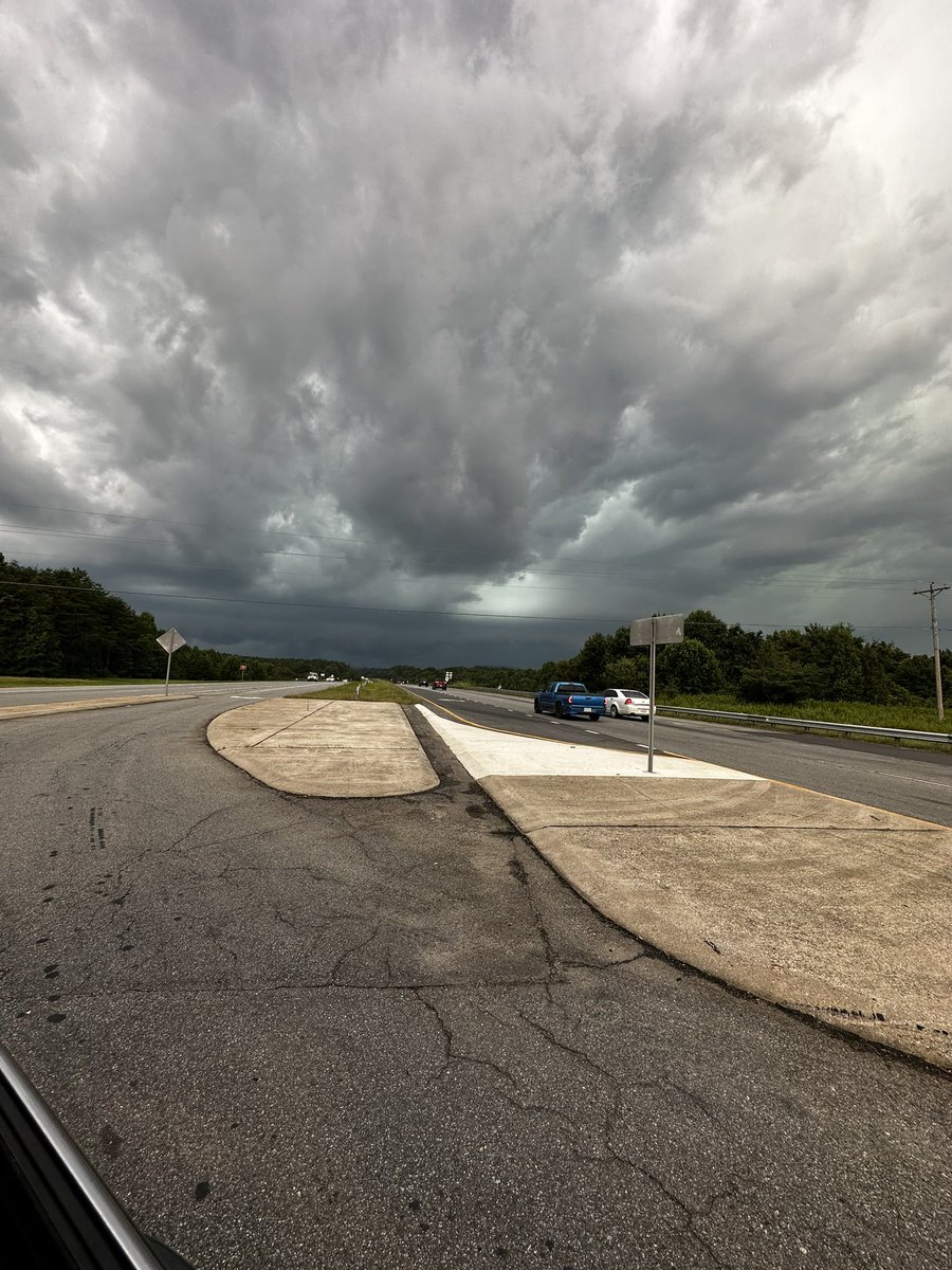 stephytys's tweet photo. @wxbrad Denver looking toward Catawba County. Lightning is crazy https://t.co/XFRbTnkfAl