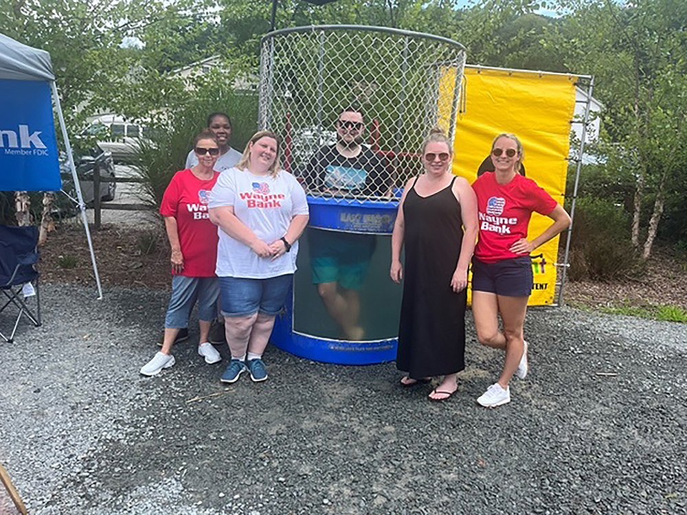 WayneBank1871's tweet photo. Check out this awesome snapshot of our staff in #Callicoon and the Customer Care Service Center, all smiles and full of energy at the Callicoon Fair!
We had a blast and our newest Personal Banker, Zach Glossenger, went above and beyond by volunteering in the dunk tank! 🎯 https://t.co/ckFGxOgGhA