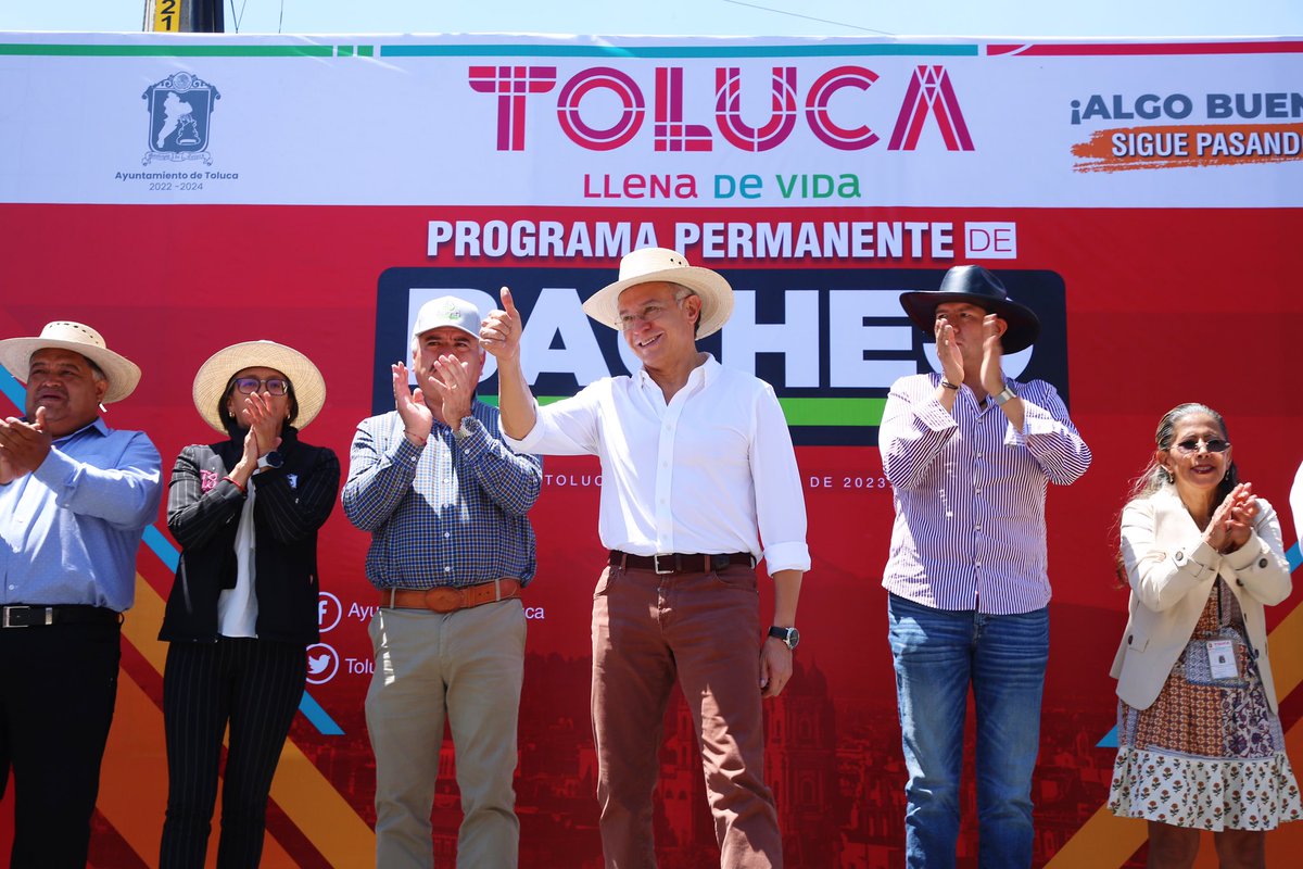 RaymundoMC's tweet photo. Comenzamos la semana dando el banderazo de inicio a la segunda fase del programa de bacheo en la calle 1° de Mayo en la Colonia Independencia. También, revisamos los trabajos en la calle 12 de Mayo en el Seminario 2 de Marzo y la Calle 5 de Mayo en San Lorenzo Tepaltitlán para garantizar que el bacheo se realiza de acuerdo con los estándares de calidad.

Continuaremos avanzando en el bacheo y la rehabilitación de nuestras calles para mejorar la movilidad de los ciudadanos de nuestra #TolucaLlenaDeVida.