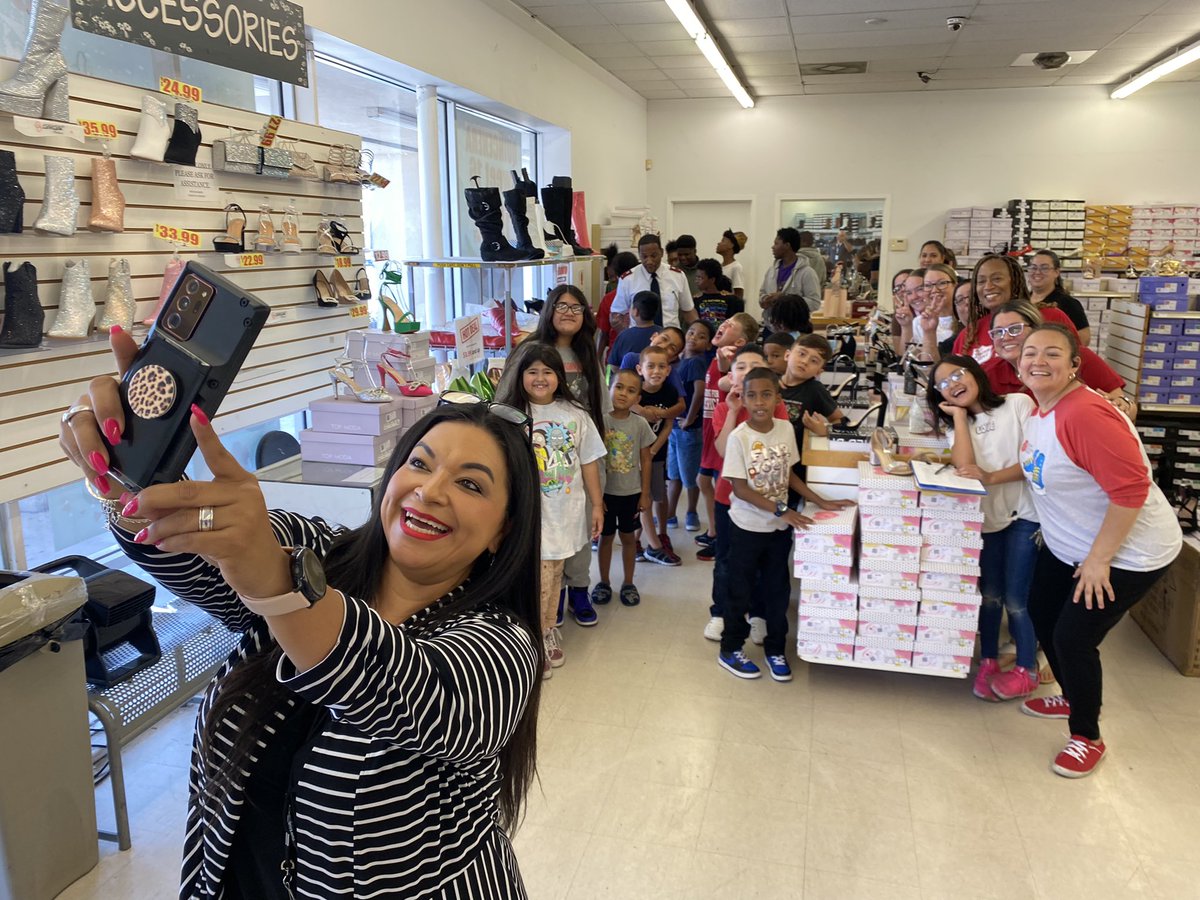 salarmysatx's tweet photo. Earlier today, staff and officers transported 24 children from our Emergency Family Shelter to AJ Shoes to shop for new shoes just in time for back-to-school.  To get involved in our programs as a volunteer or to donate, go to https://t.co/yHeBr59nXw. https://t.co/fjLOtvrkVW