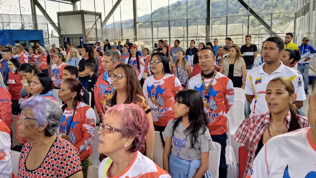 LaBBunke's tweet photo. Desde el municipio Libertador en Mérida el @PartidoPSUV dice #PuebloVamosConTodo 
Encuentro del Equipo Político Municipal con los equipos Parroquiales, jefes de UBCH con el acompañamiento de @Lobosivoli como miembro de la Estadal @NicolasMaduro @Jesusaraque21 @JEHYSONGUZMAN https://t.co/fjClxKk7qK