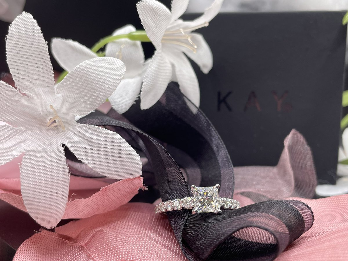 SalFromKays's tweet photo. Just some more Customs That Were completed
#kayjewelers
#kayemployee
#everykiss
#custom
#oneofakind
#engagement
#diamond https://t.co/IGxTYwDPG9
