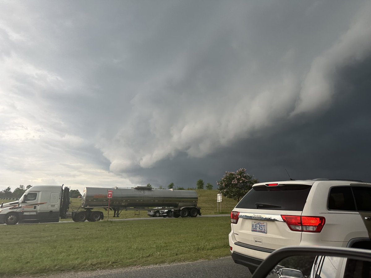 jssaylor's tweet photo. On Brookshire facing north approaching 485. @wxbrad https://t.co/rg5RaS6CFz