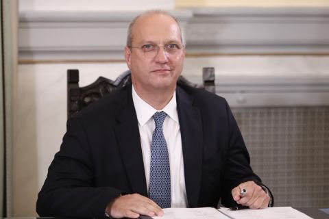 AlexandrosFL350's tweet photo. 200 Κροατες ήρθαν σαν κυριοι με κομβοι 70 αυτοκινητων στην Αθηνα και τα εκαναν γης μαδιαμ, έχοντας διασχίσει ολη την Ελλαδα. απορώ πως ξέφυγαν από το υπουργείο ΠΡΟ.ΠΟ που εχει για υπουργό αυτό το τζιμανι https://t.co/5kNgT7XDbG