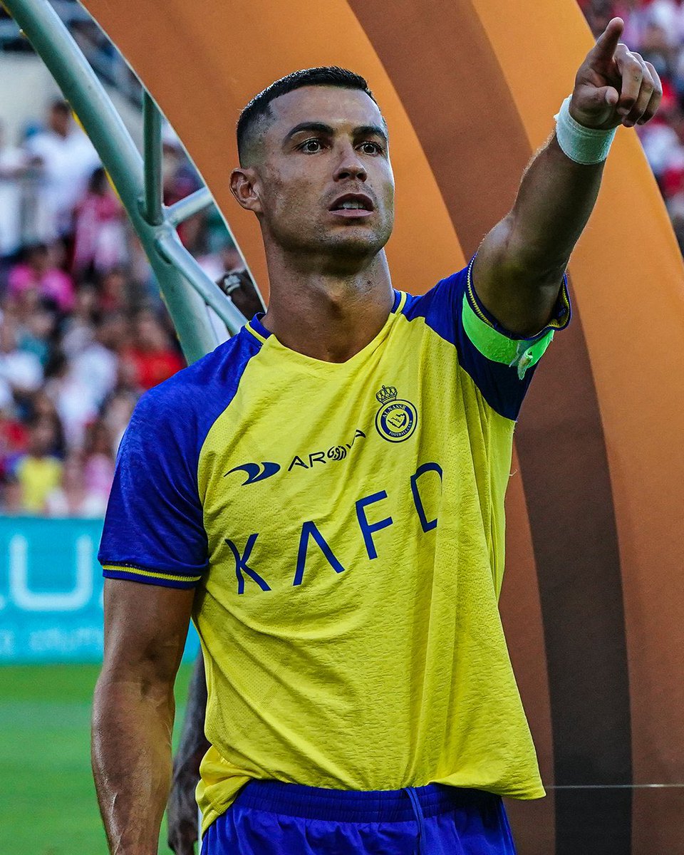 Cristiano Ronaldo’s 3 goals this season:

x2 header goals.
x1 Weak foot goal.

He doesn't even need his right foot.