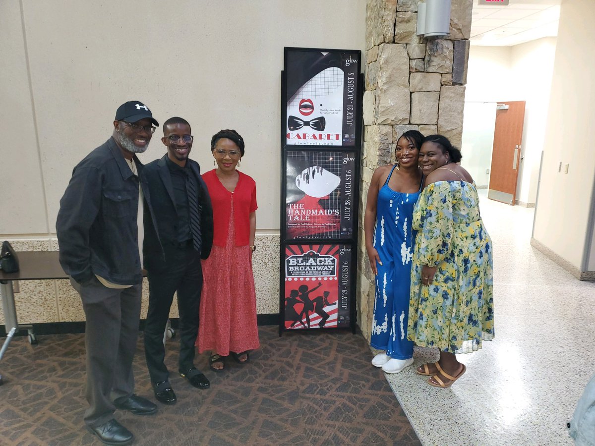 Conductor_BBII's tweet photo. THANK YOU to my colleagues at Glow Lyric Theatre for an outstanding experience conducting Poul Ruders’ “The Handmaid’s Tale” this season!
#Maestro #conductor #glowlyrictheatre #opera #thehandmaidstale #underhiseye #blackconductor https://t.co/yoUKBjexD9